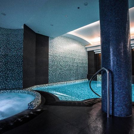 Quay West Suites Melbourne Exterior photo The spa at The Landmark