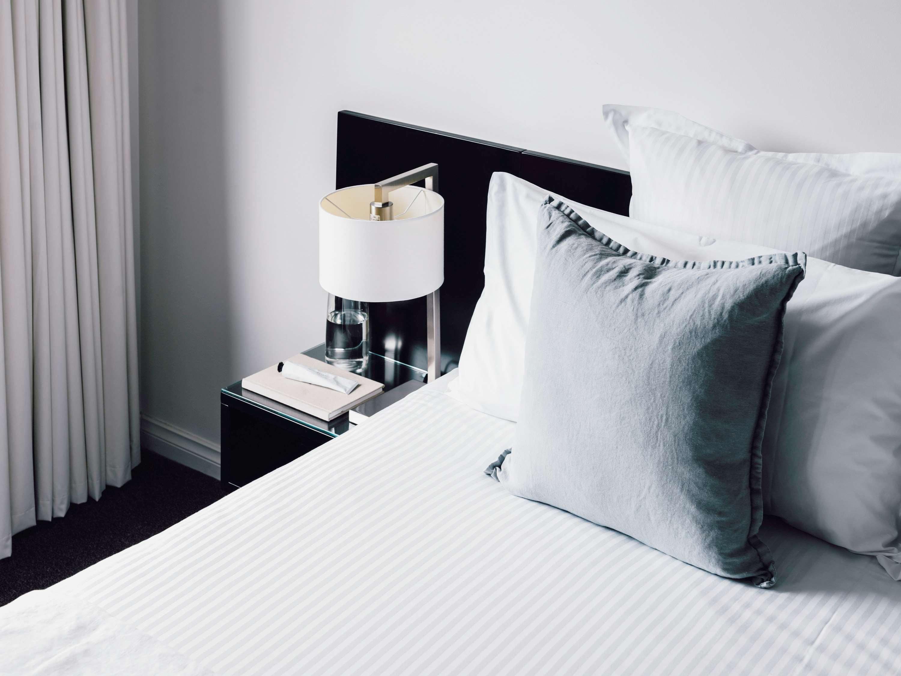 Quay West Suites Melbourne Exterior photo A bed with pillows