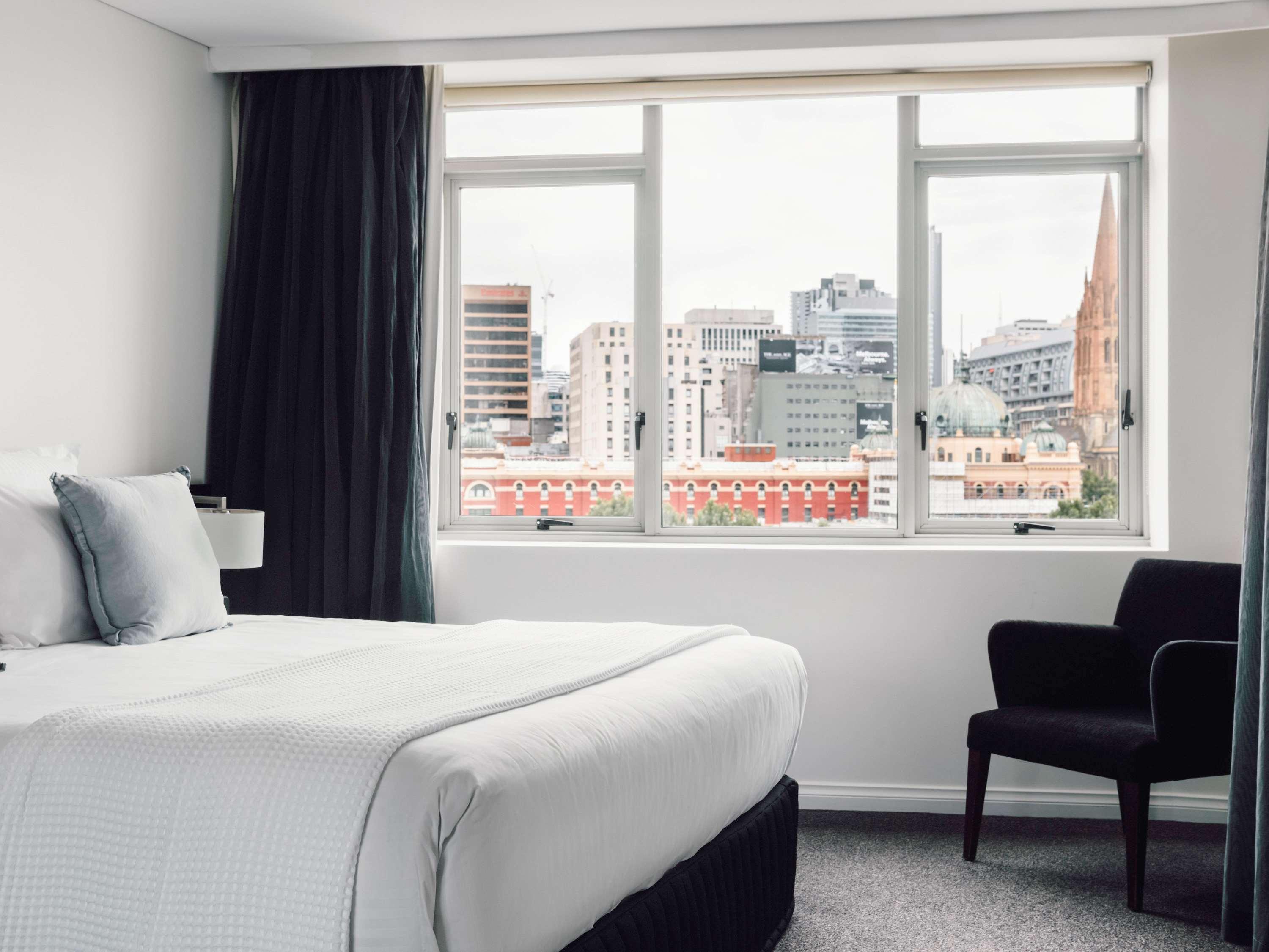 Quay West Suites Melbourne Exterior photo A room at the hotel