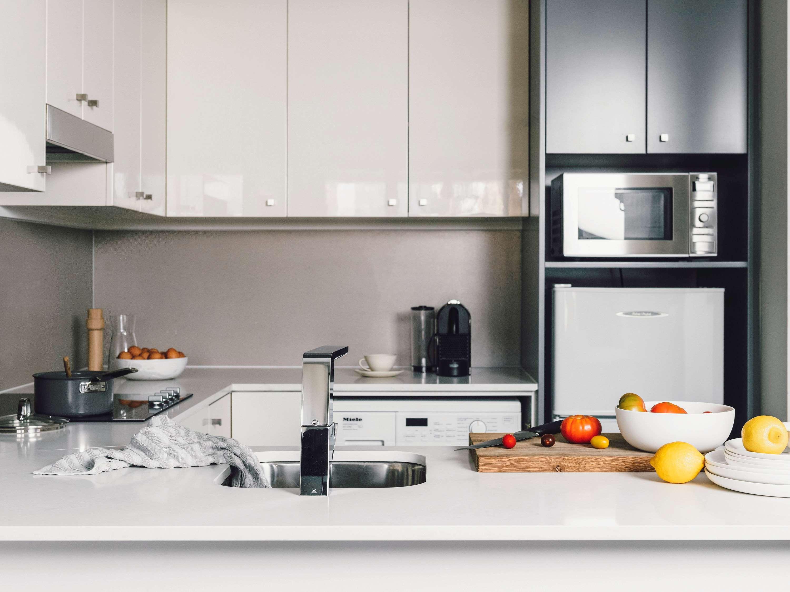 Quay West Suites Melbourne Exterior photo A typical home kitchen