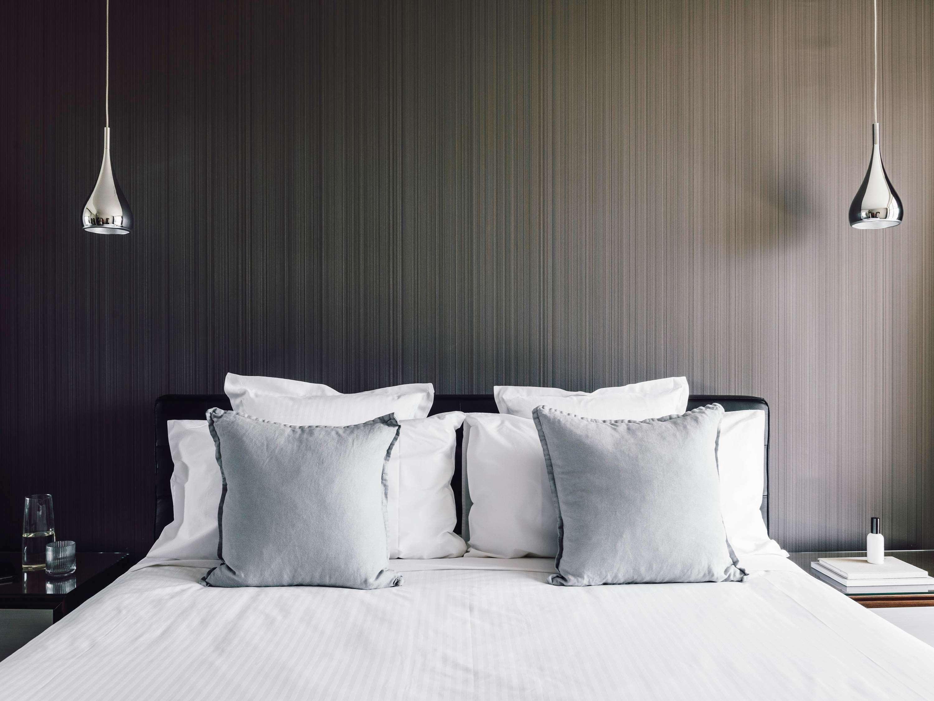 Quay West Suites Melbourne Exterior photo A bedroom