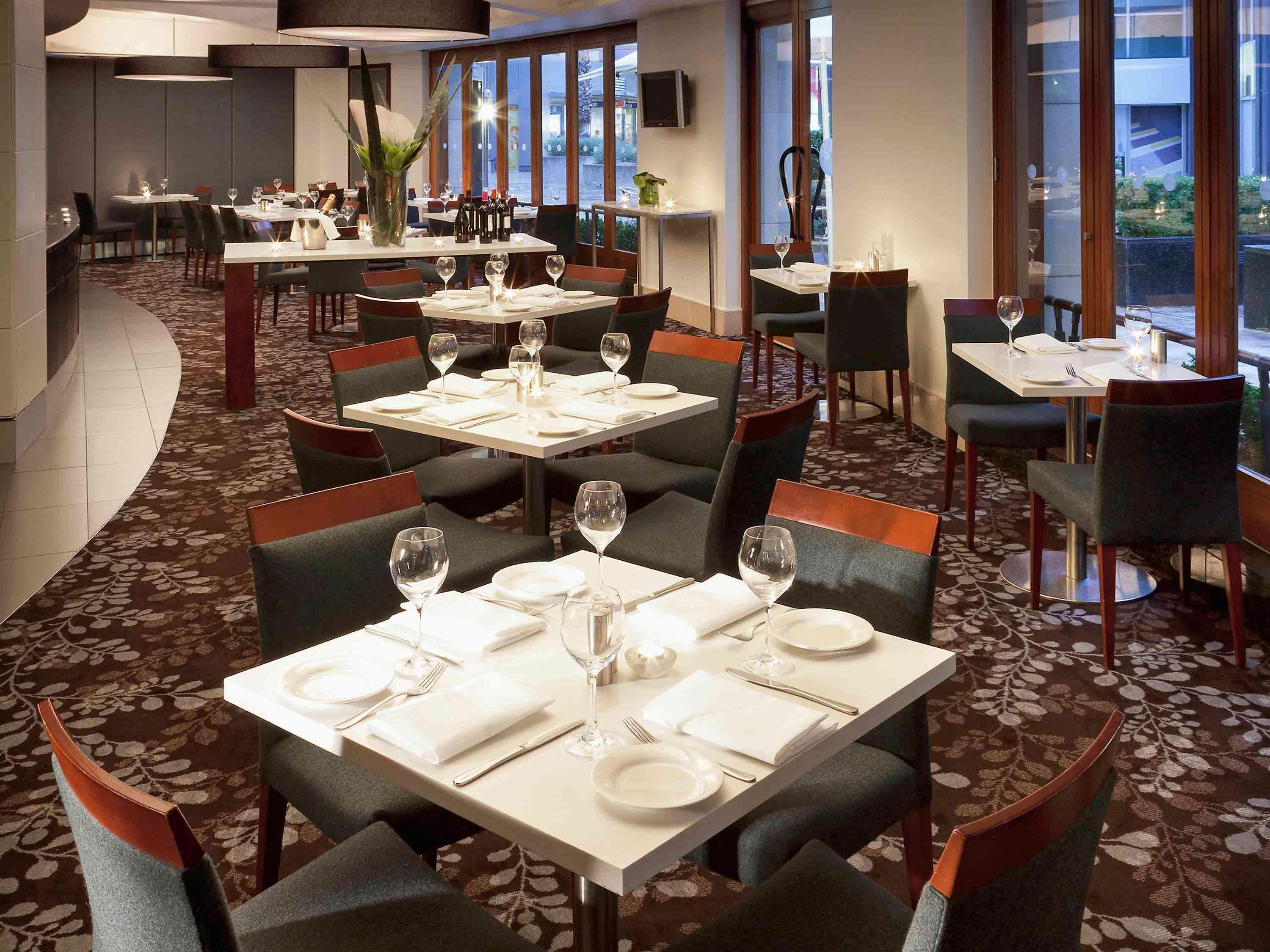 Quay West Suites Melbourne Exterior photo The restaurant