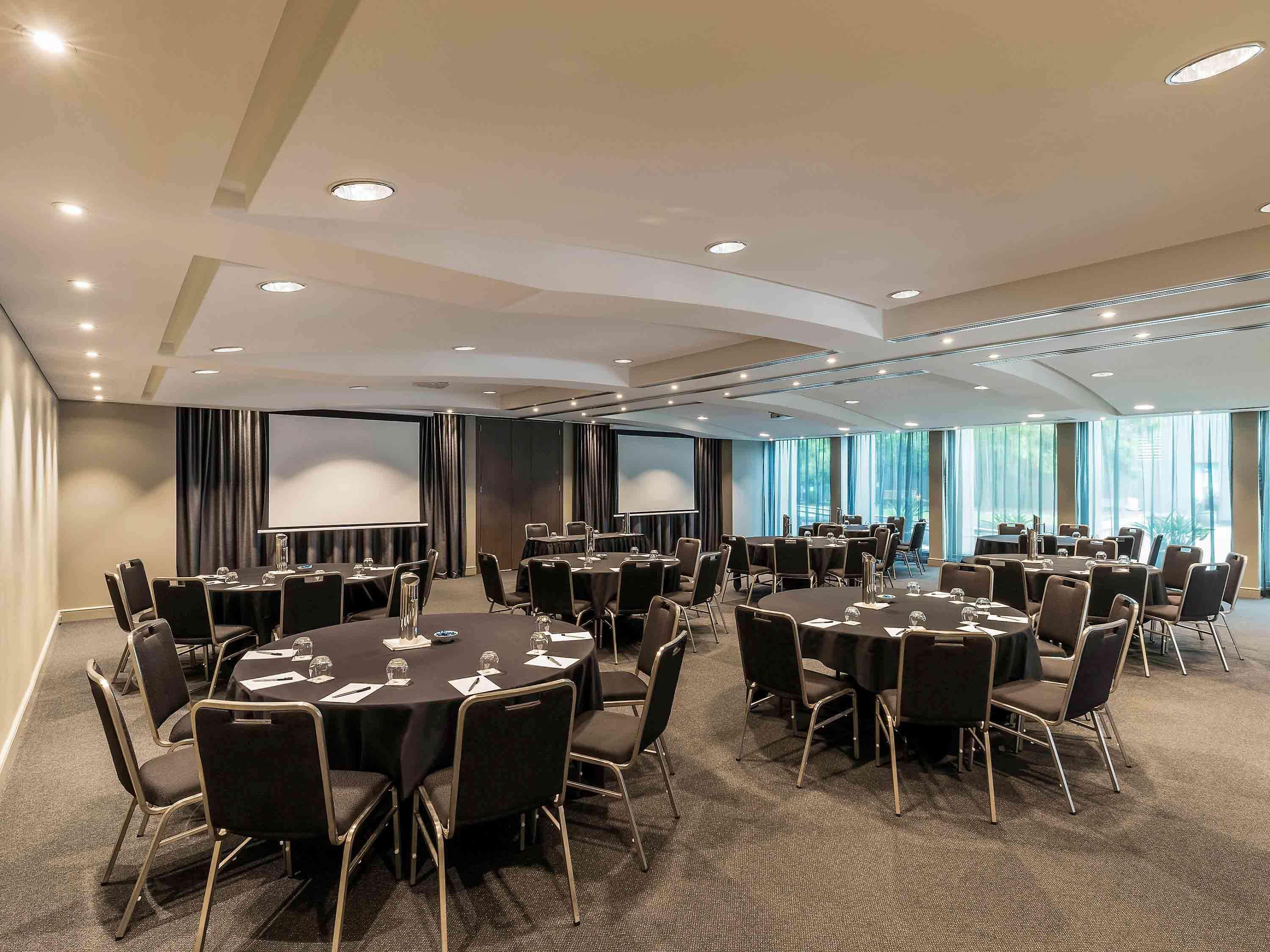 Quay West Suites Melbourne Exterior photo The River Room