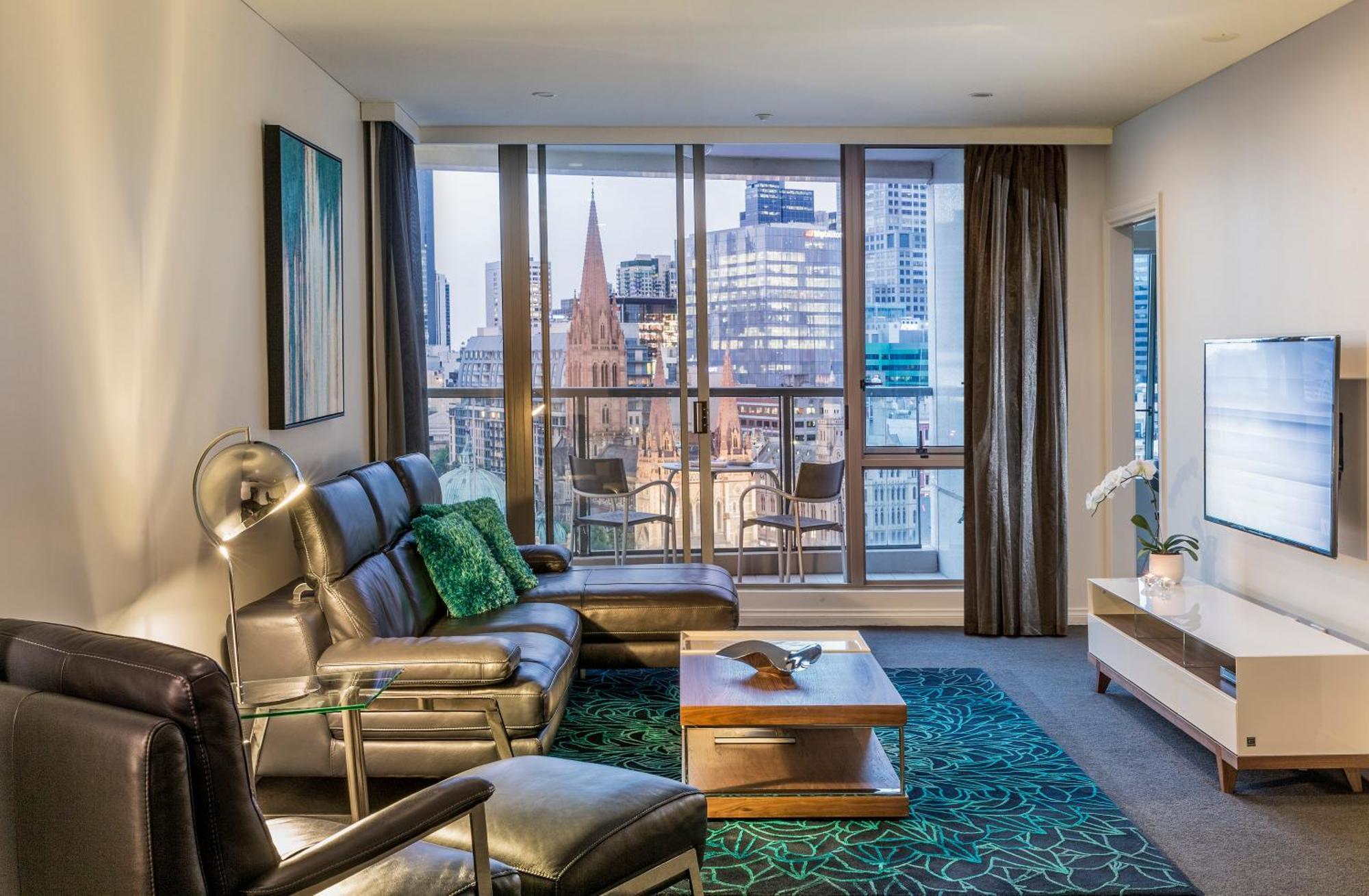 Quay West Suites Melbourne Exterior photo Living room