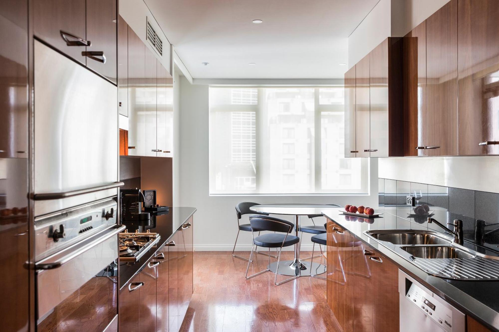 Quay West Suites Melbourne Exterior photo A modern kitchen